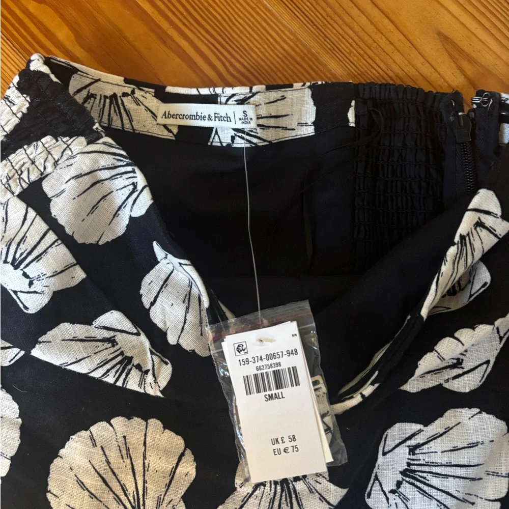 NWT Abercrombie & Fitch Women's
The A&F Scarlett Strapless Linen-Blend Skort - Picture 3 of 4